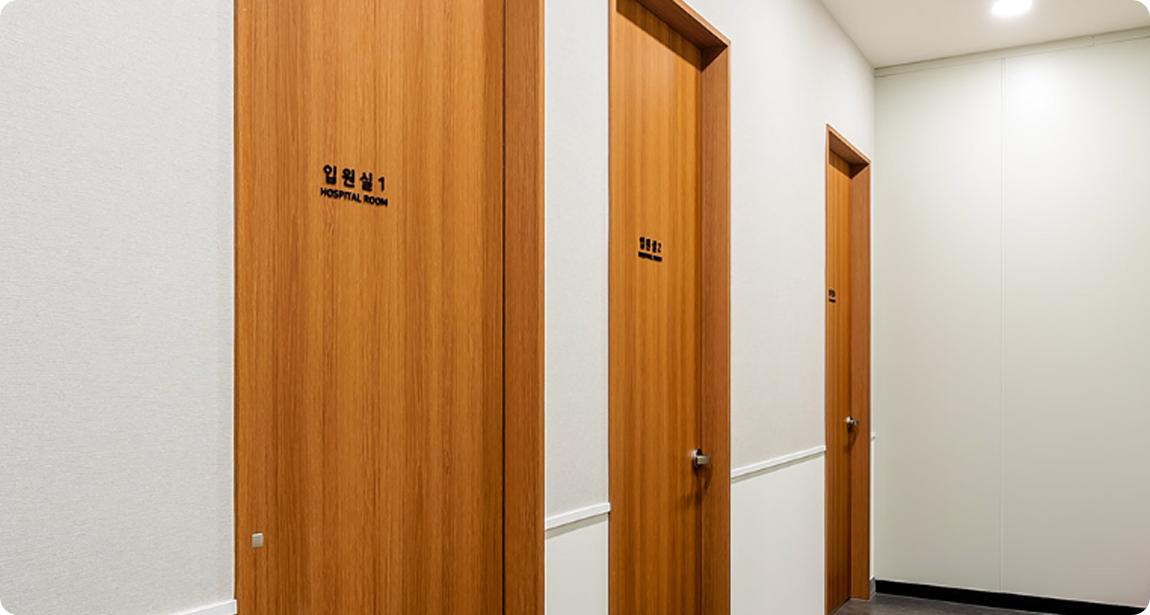 Phòng hồi sức . Phòng nhập viện