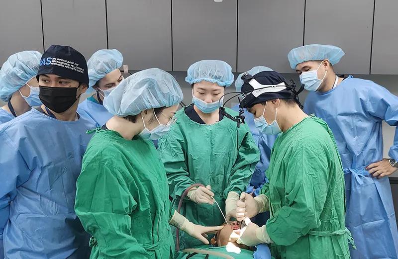 Trình diễn trực tiếp phẫu thuật xương hàm mặt