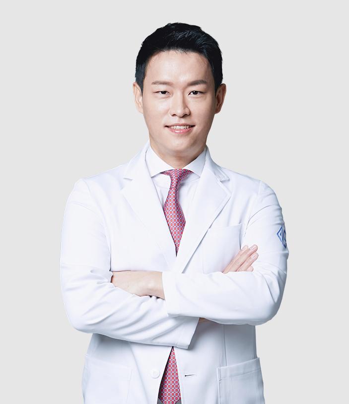 Viện trưởng Bae In Ho tại Bệnh viện thẩm mỹ AB