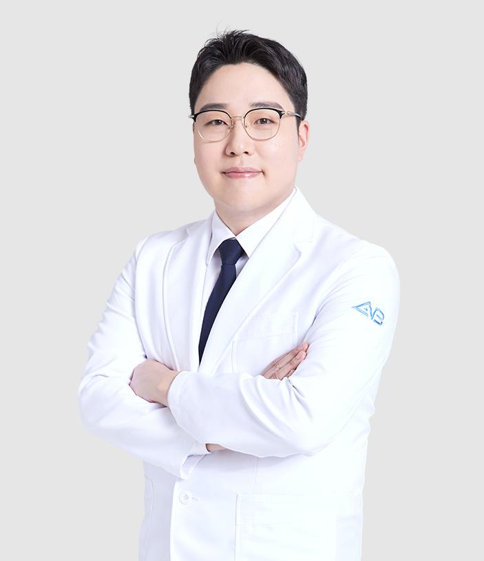 Viện trưởng Lee Jong Ho tại Bệnh viện thẩm mỹ AB
