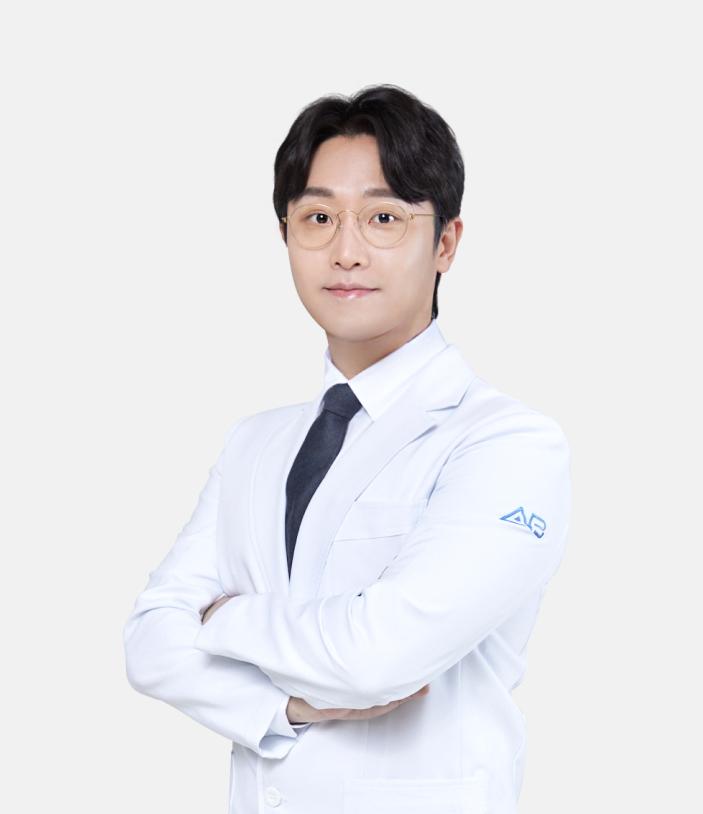 Viện trưởng Choi Jea Ik tại Bệnh viện thẩm mỹ AB