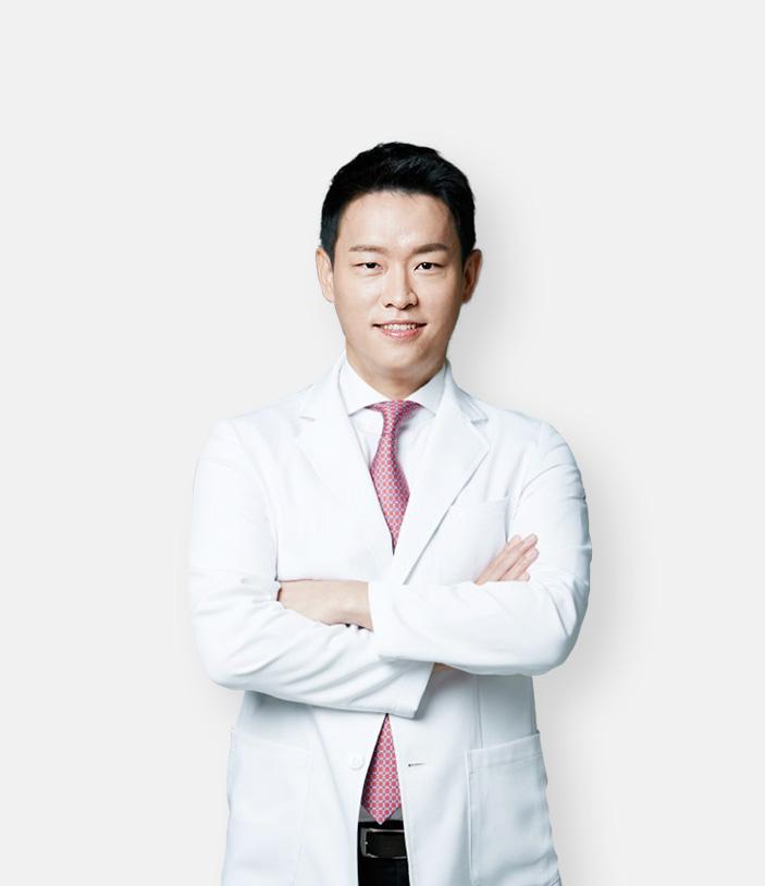 Viện trưởng Bae In Ho tại Bệnh viện thẩm mỹ AB