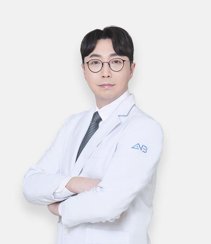 Viện trưởng Seo Chan Eol tại Bệnh viện thẩm mỹ AB