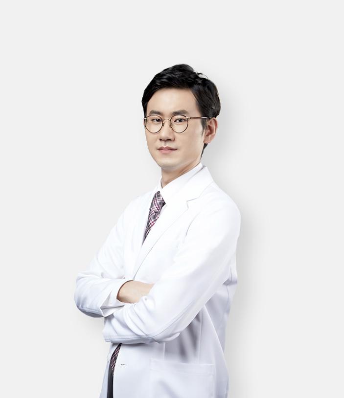 Viện trưởng  Ahn Seung Hyun tại Bệnh viện thẩm mỹ AB