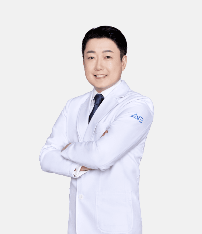 Viện trưởng Song Cheon Ho tại Bệnh viện thẩm mỹ AB