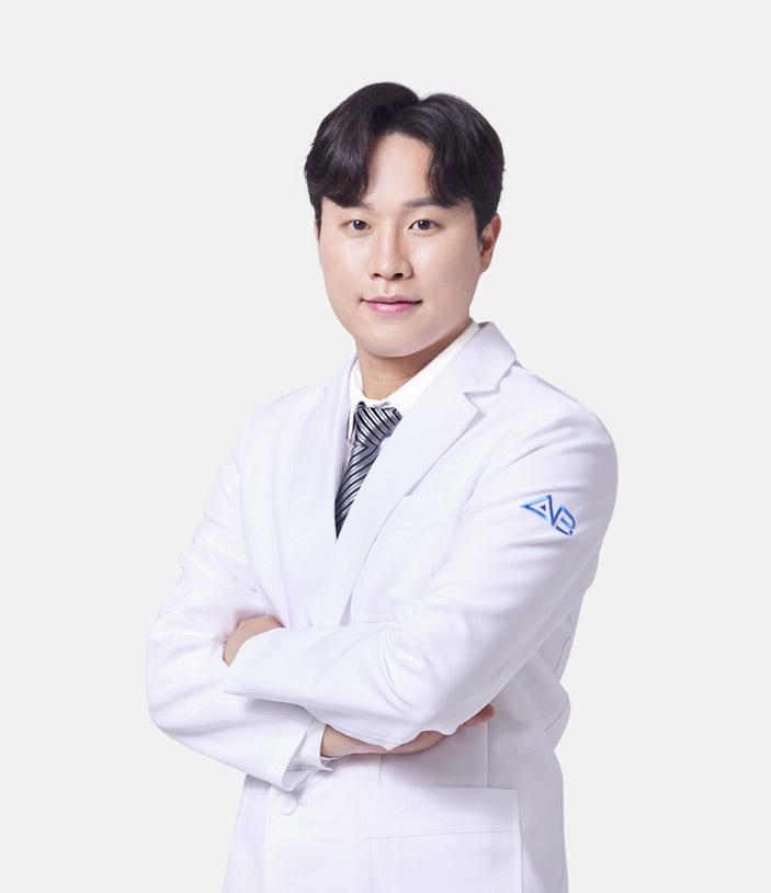 Viện trưởng Kim Seung Hyun tại Bệnh viện thẩm mỹ AB