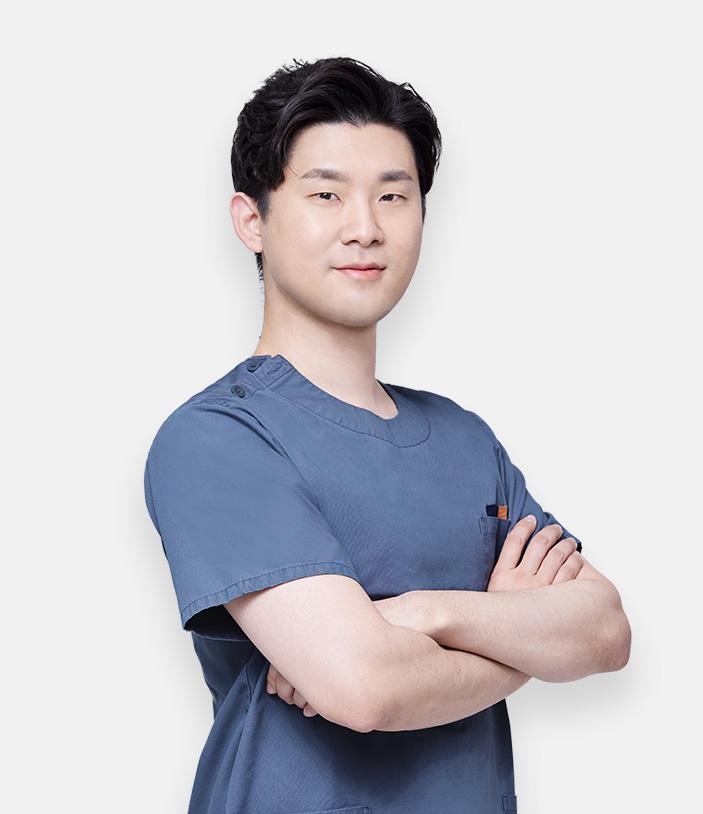 Viện trưởng Phark Yun Sang tại Bệnh viện thẩm mỹ AB