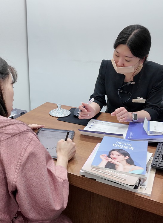 Chuyên viên tư vấn chuyên
trách chăm sóc và quản lý
theo từng khách hàng.