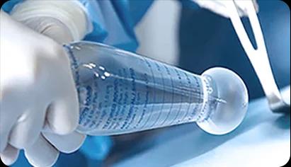 Sử dụng Keller Funnel để đặt túi độn an toàn