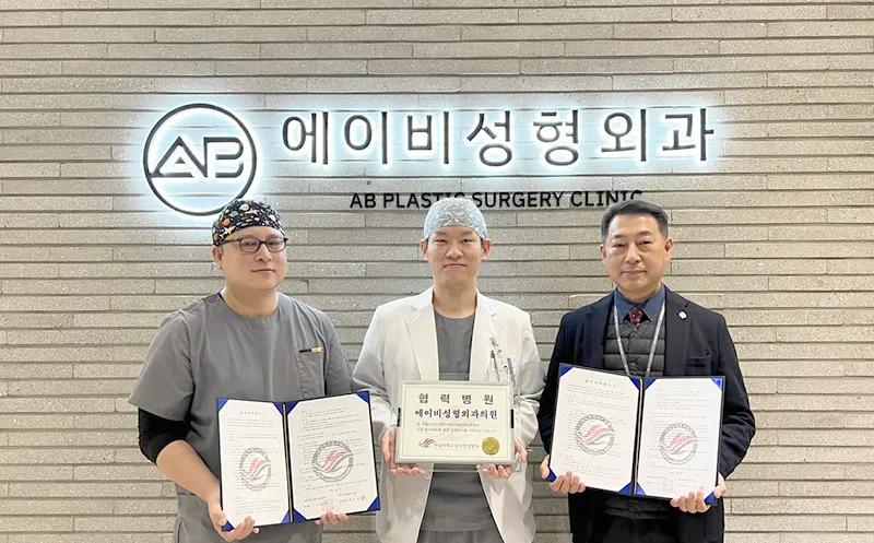 Hợp tác với các bệnh viện đại học và hợp tác điều trị