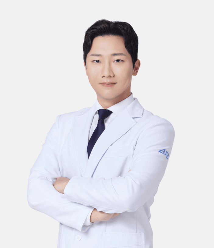 Viện trưởng Koo Won Young tại Bệnh viện thẩm mỹ AB