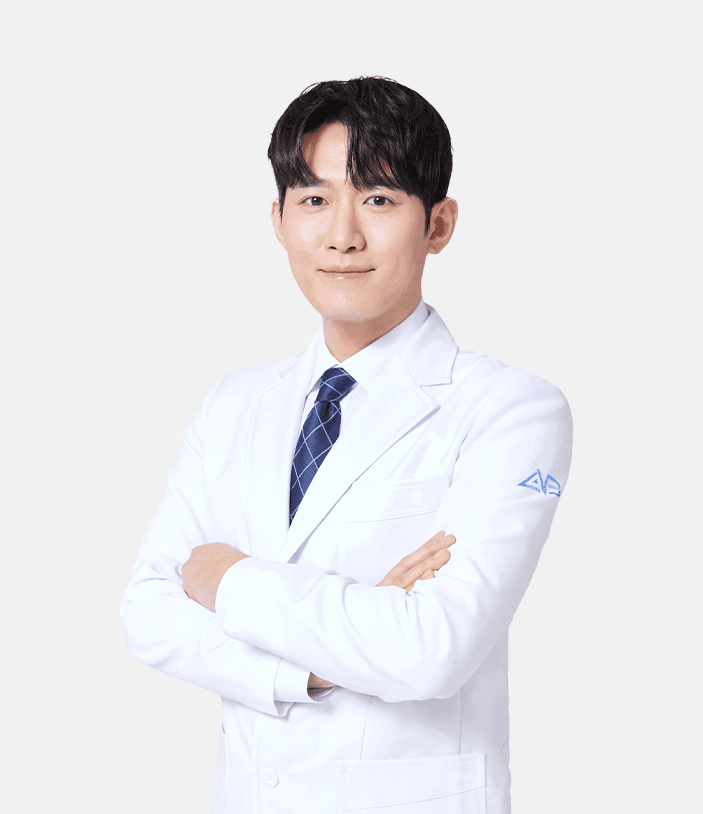 Viện trưởng Park Seong Hoon tại Bệnh viện thẩm mỹ AB
