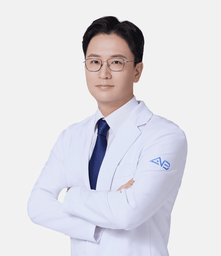 Viện trưởng Jeong Yeon Woo tại Bệnh viện thẩm mỹ AB