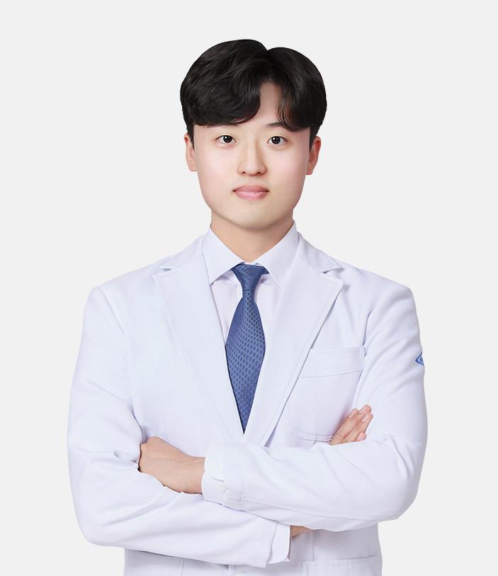 Viện trưởng Kwon Bo Hyun tại Bệnh viện thẩm mỹ AB