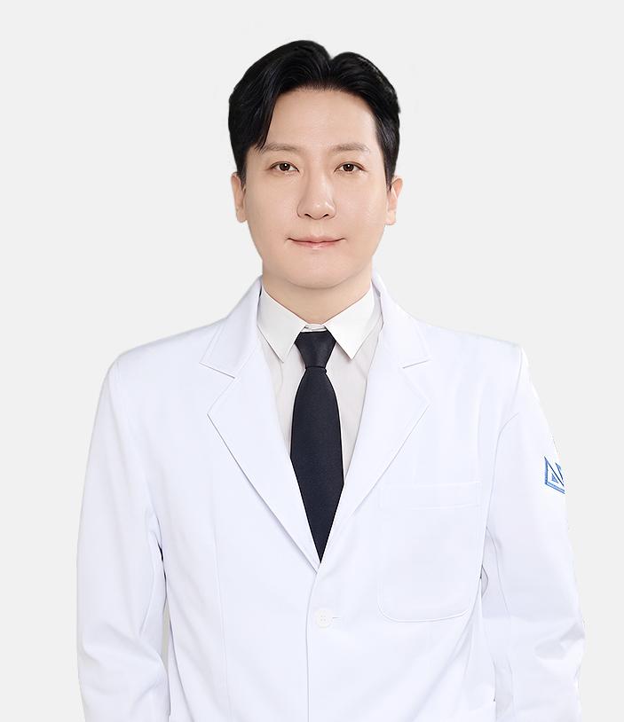 Viện trưởng Yoon Hong Sang tại Bệnh viện thẩm mỹ AB