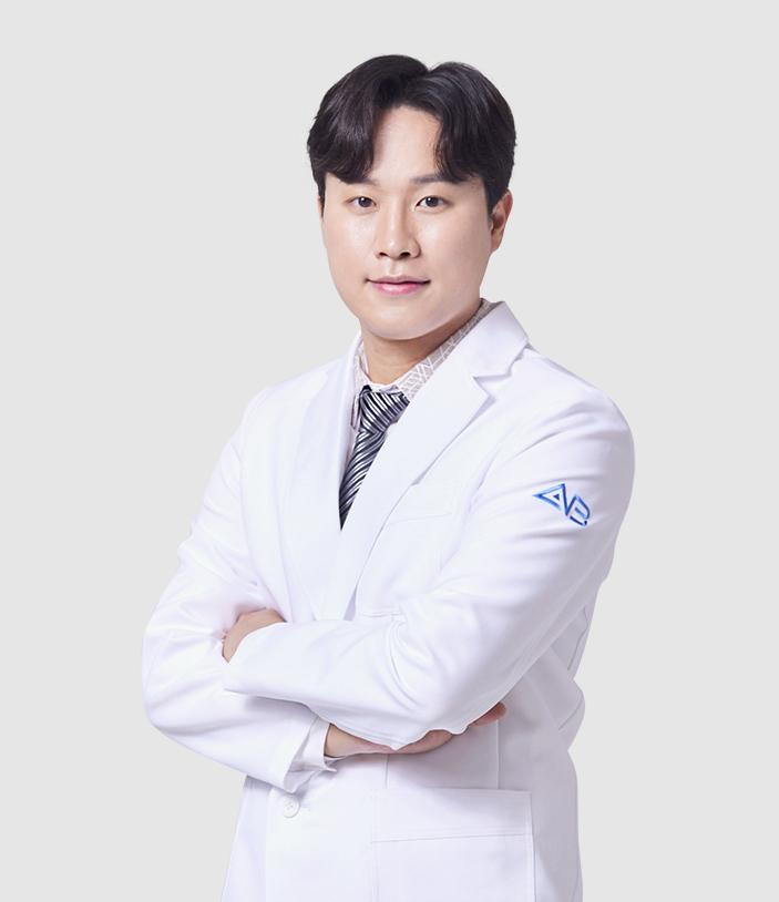 Viện trưởng Kim Seung Hyun tại Bệnh viện thẩm mỹ AB