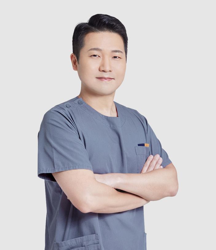 Viện trưởng Hong Seok Hwan tại Bệnh viện thẩm mỹ AB
