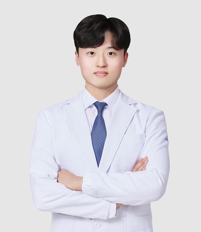Viện trưởng Kwon Bo Hyun tại Bệnh viện thẩm mỹ AB