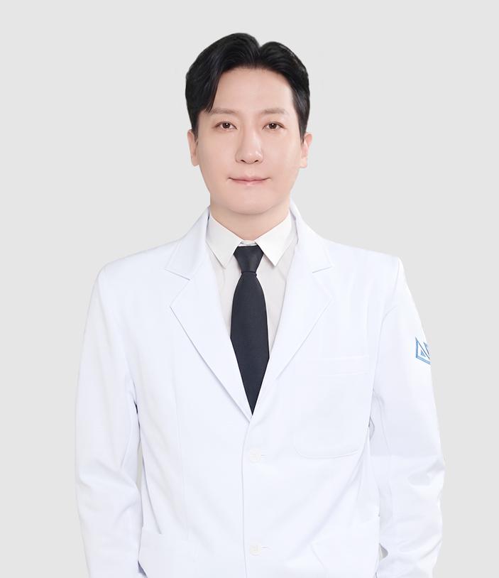 Viện trưởng Yoon Hong Sang tại Bệnh viện thẩm mỹ AB