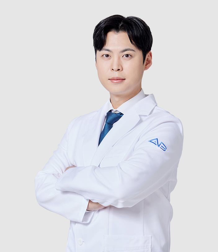 Viện trưởng Han Man Wong tại Bệnh viện thẩm mỹ AB