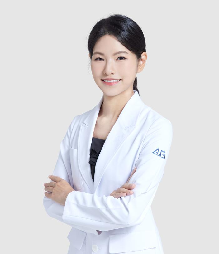 Viện trưởng Kim Soo Jeong tại Bệnh viện thẩm mỹ AB