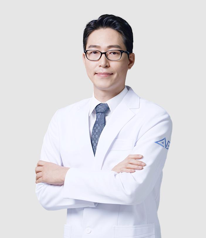 Viện trưởng Kim Joo Youn tại Bệnh viện thẩm mỹ AB