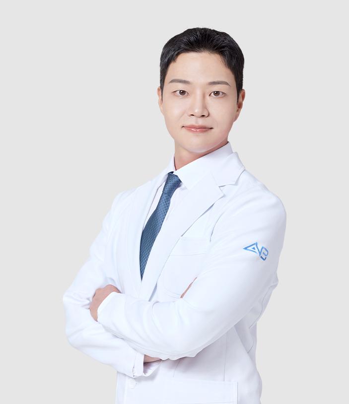 Viện trưởng Son Ji Hwan tại Bệnh viện thẩm mỹ AB