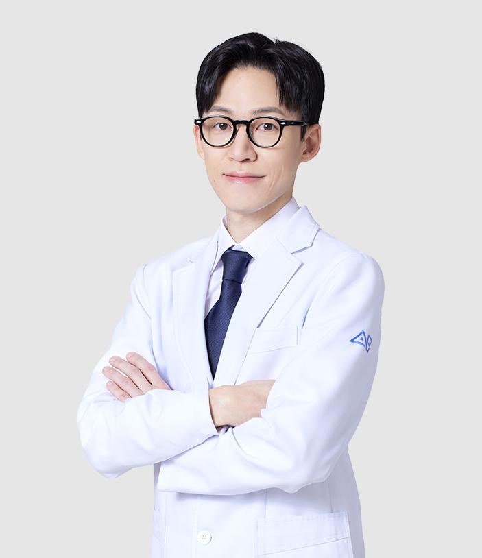 Viện trưởng Lee Dong Han tại Bệnh viện thẩm mỹ AB