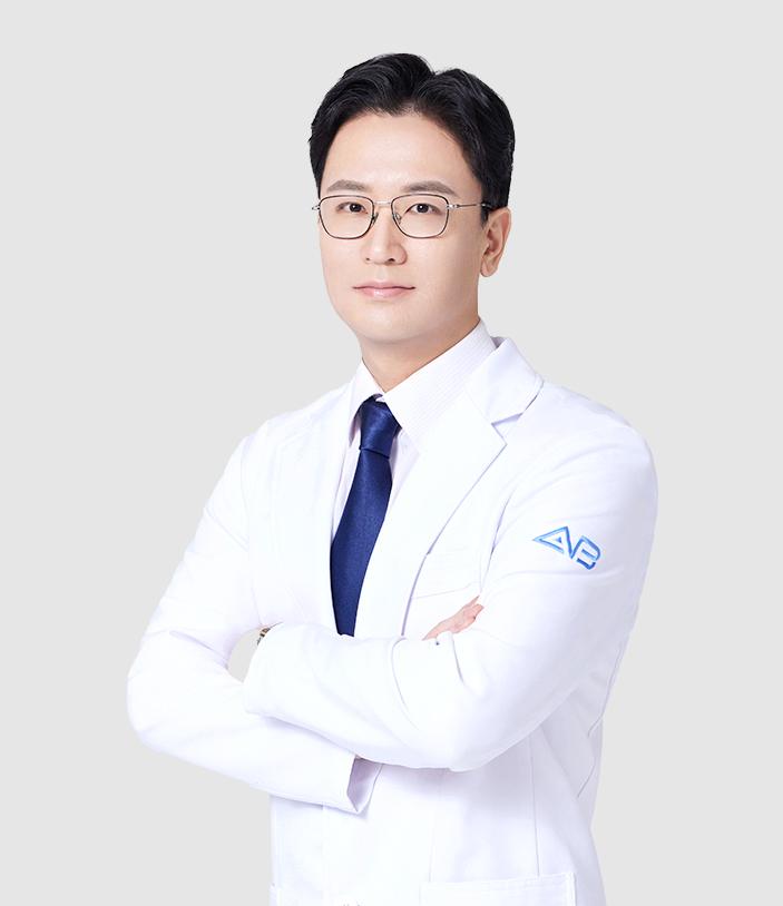 Viện trưởng Jeong Yeon Woo tại Bệnh viện thẩm mỹ AB