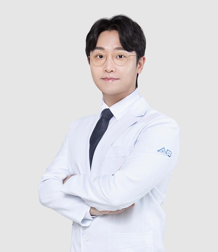 Viện trưởng Choi Jea Ik tại Bệnh viện thẩm mỹ AB