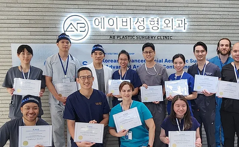 Liên tục tổ chức và tham gia thuyết trình tại
hội nghị học thuật quốc tế IFAAS.